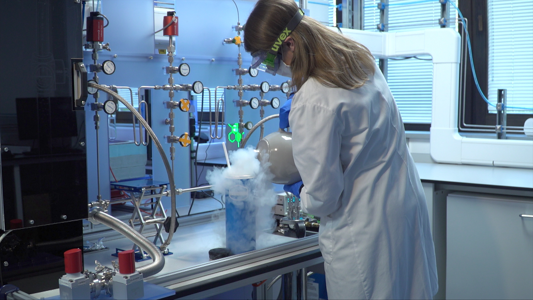Air Ampule Extraction at British Antarctic Survey Laboratory