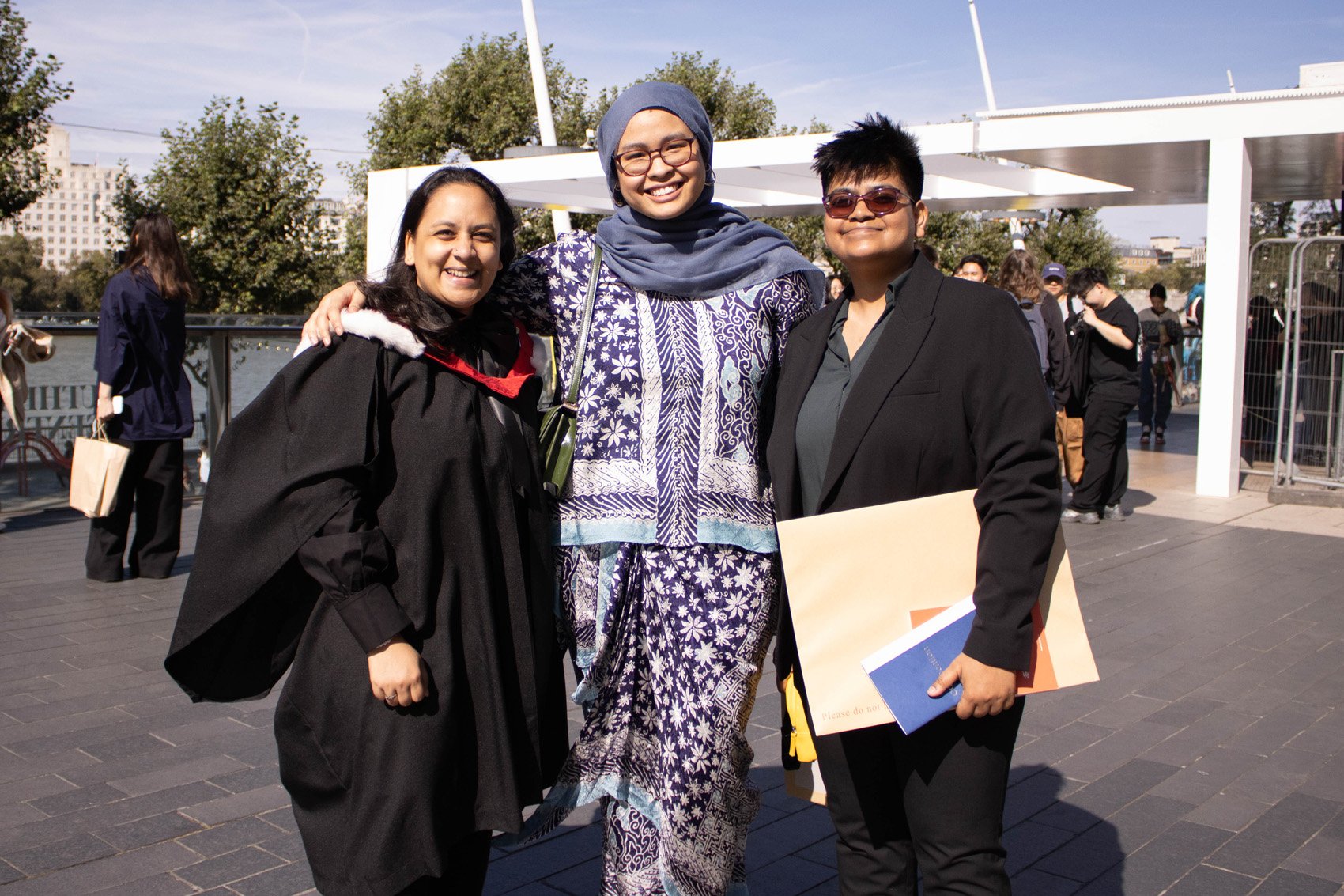 Irushi Tennekoon with classmates Julia and Kaushani